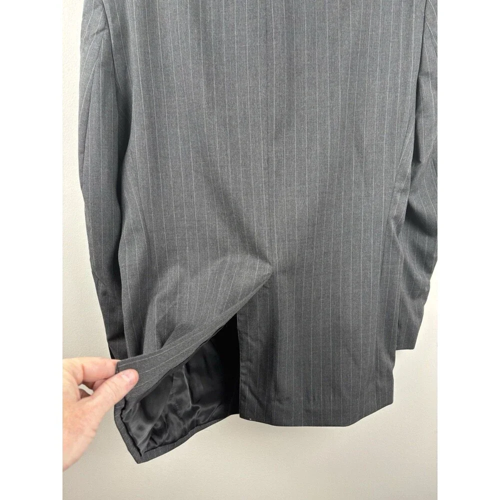 CHAPS Men's Gray Pinstripe 100% Wool Suit Blazer Jacket Size 40R